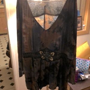 Woman’s long sleeve shirt